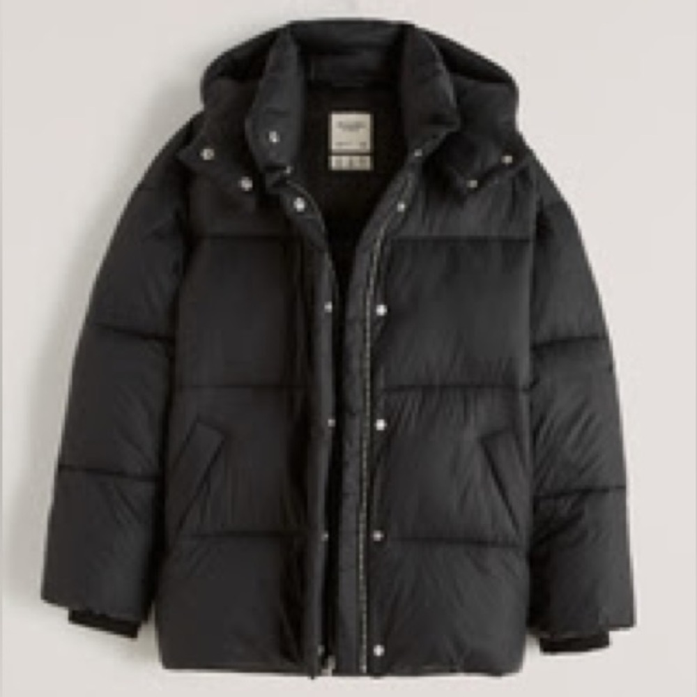 Abercrombie and Fitch Women’s Oversized Black Puffer Jacket